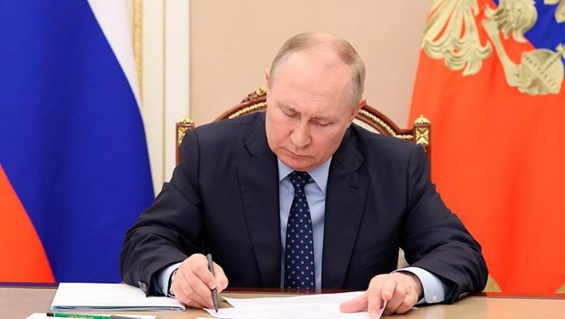 Путин внес проект о денонсации конвенции об ответственности за коррупцию.